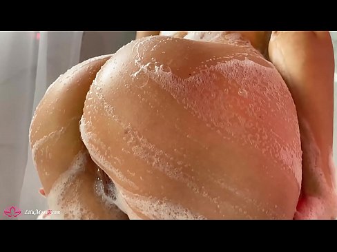 ❤️ Brunette شاور میں شدید orgasm کے لئے وائبریٹر کے ساتھ بلی میں مشت زنی کرتی ہے۔ مقعد فحش ☑